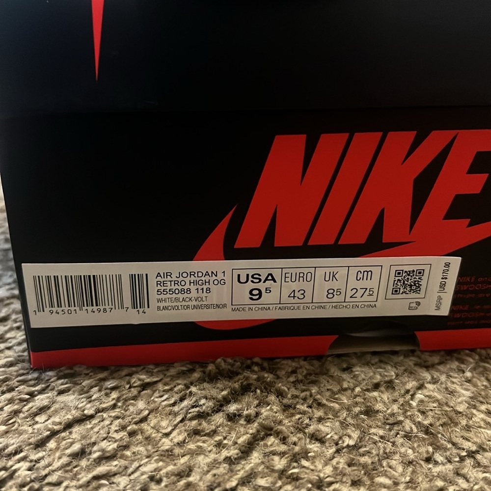 Nike Jordan 1 High Volt - Picture 3 of 5